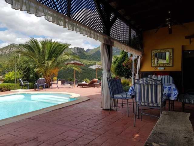 Villa Vivienda Rural Casa Sofia à Ubrique Extérieur photo